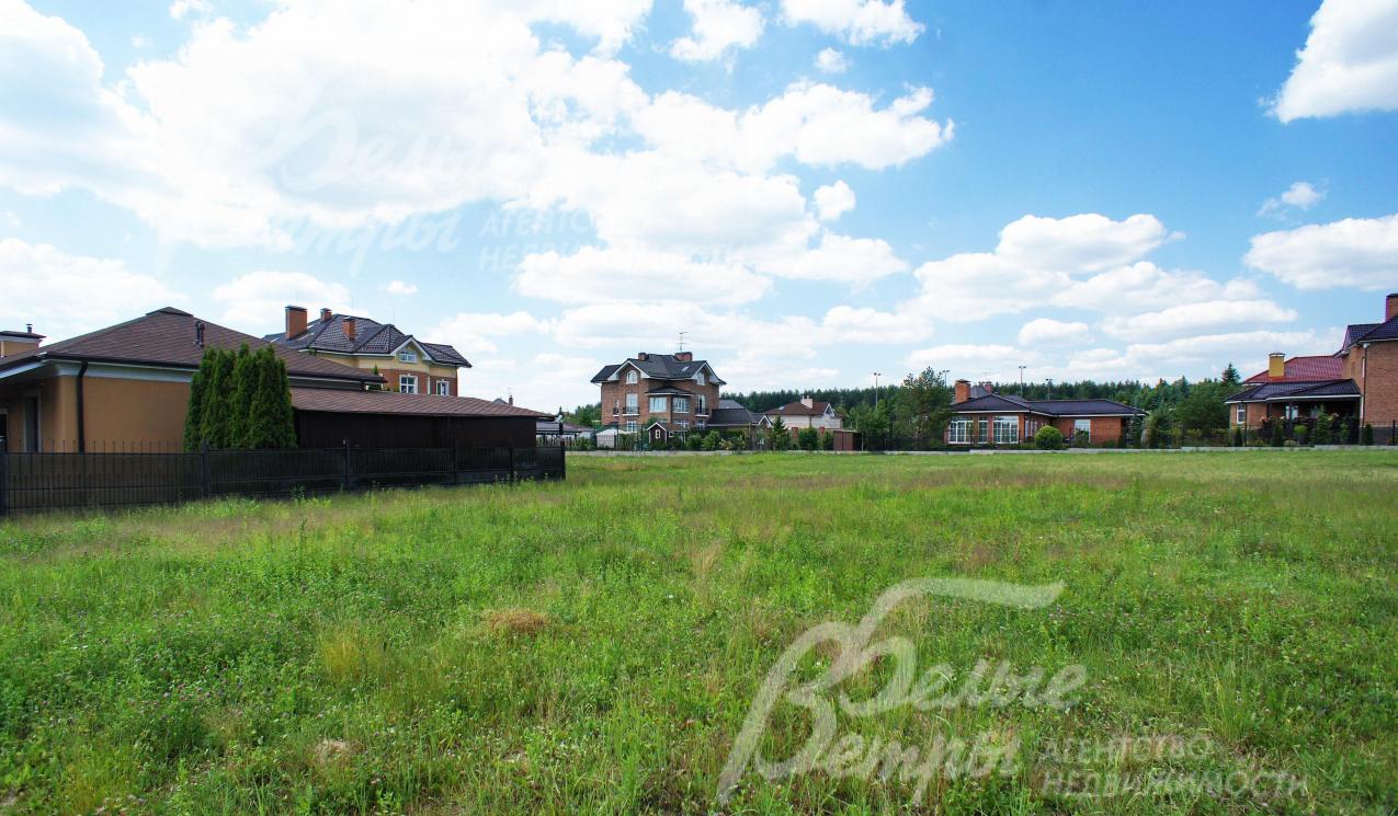 Участок 20 соток в коттеджном поселке Империал