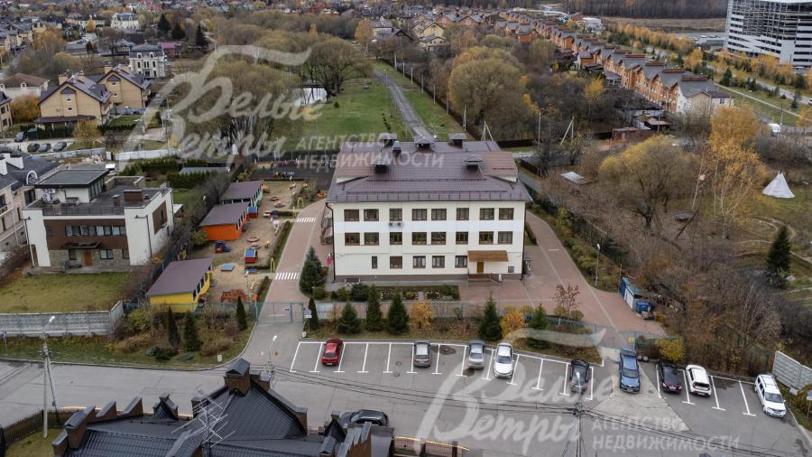 Внутри поселка  детский сад №1786