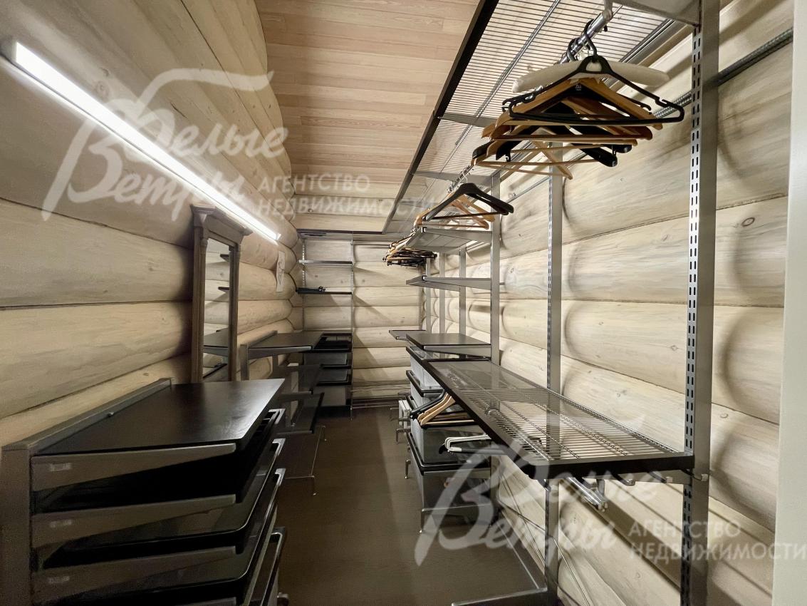 Гардероб в мастер-спальне 2-го этажа.