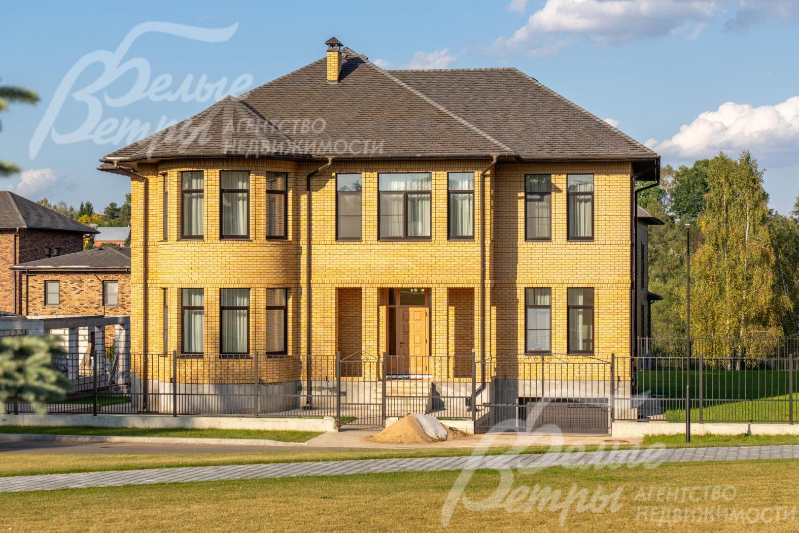 Дом в духе классической викторианской архитектуры с фасадной отделкой из немецкого клинкерного кирпича