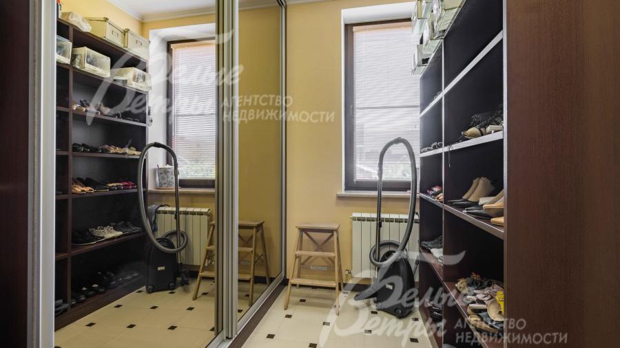 Гардеробная на первом этаже