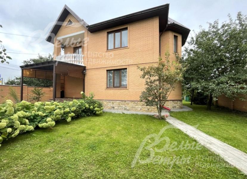 Меблированный дом 220 кв.м в аренду на участке 6 соток в Троицке.