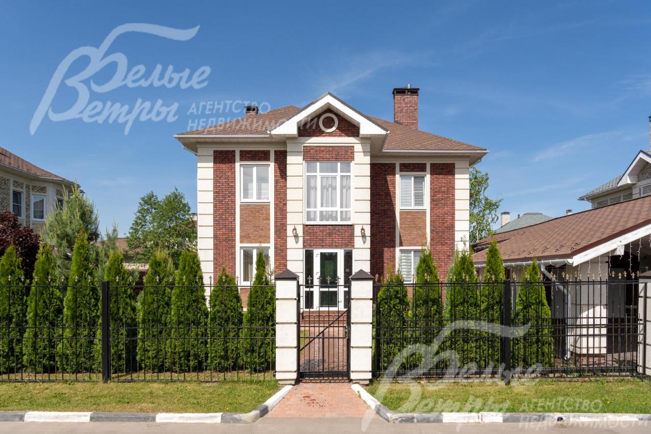 Полностью готовый для жизни дом в стиле современной классики в коттеджном поселке Усадьба Шарапово