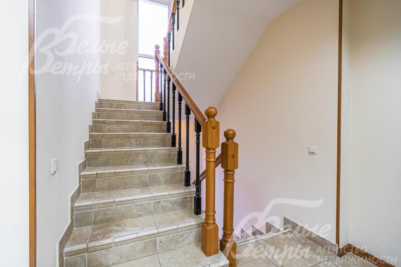 ступени - плитка (Испания) поручни и балясины - дерево