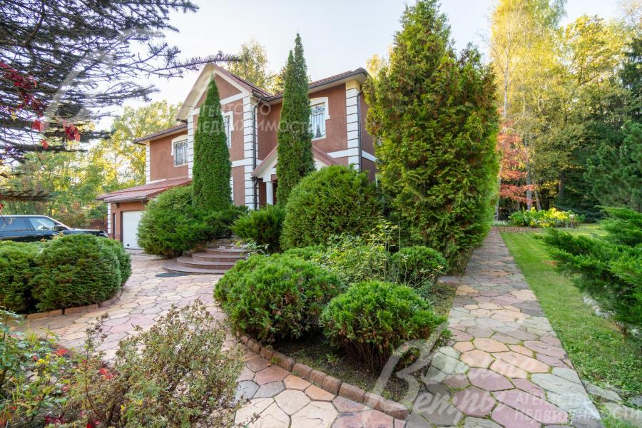 Дом в стиле современной классики с элегантными архитектурными решениями