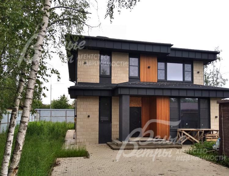 Дом в современном стиле под отделку с эффектной архитектурой и панорамным остеклением