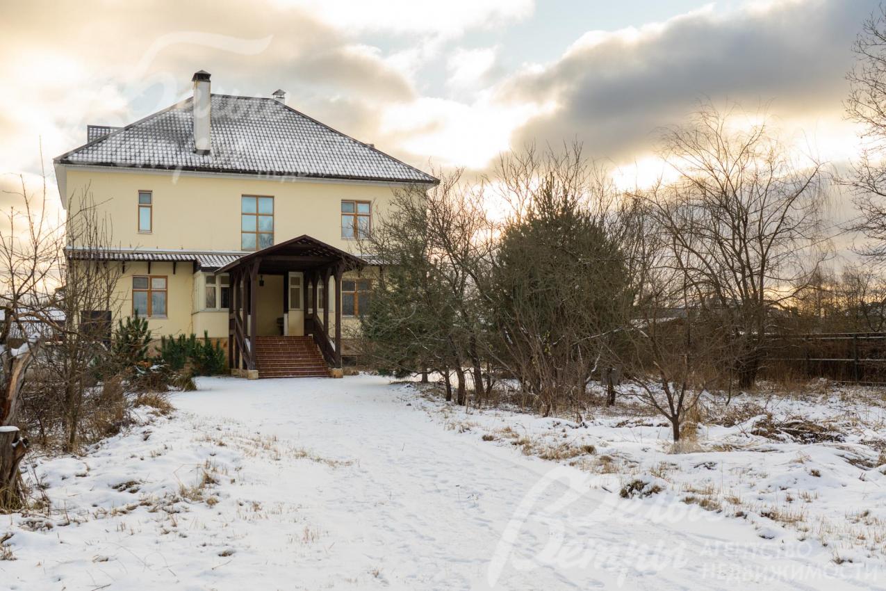 Участок выровнен, готов к реализации ландшафтного проекта, либо к дополнительной застройке