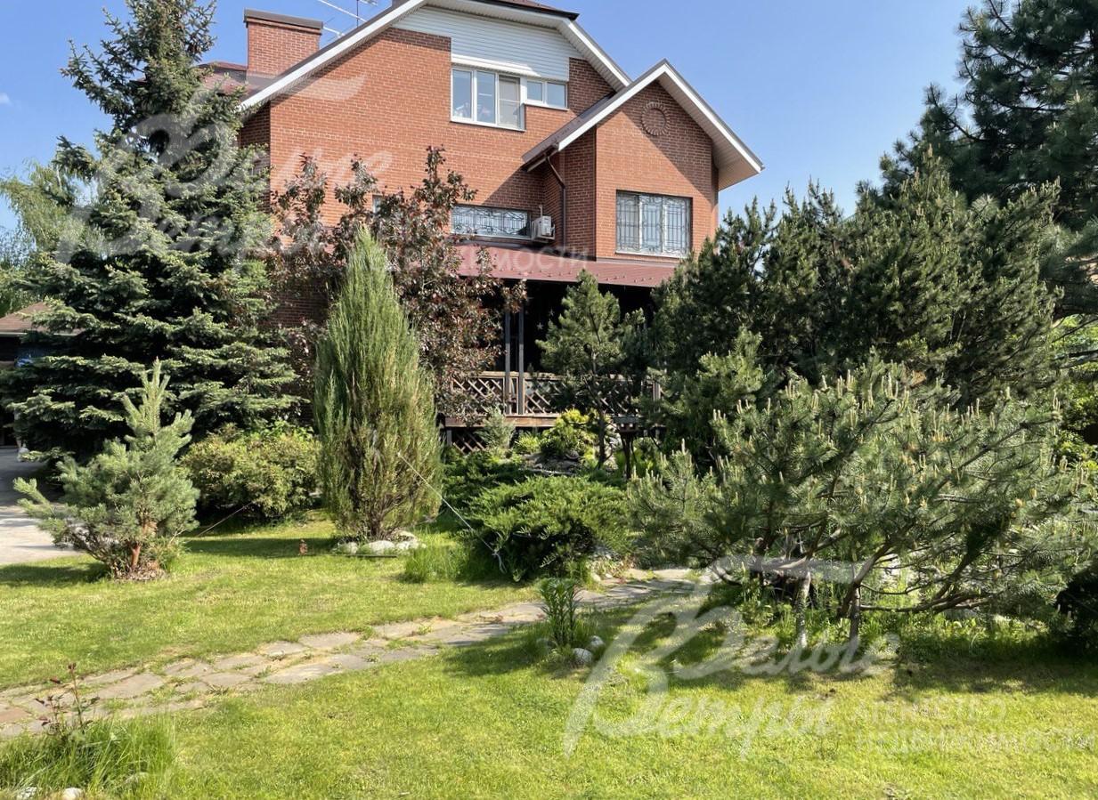 Коттедж в аренду на участке площадью 15 соток в коттеджной застройке Десна