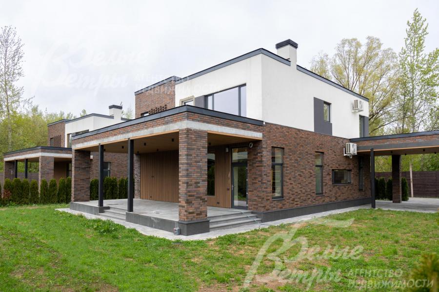 Новый дом в современном трендовом стиле с благородной кирпичной отделкой в экстерьере