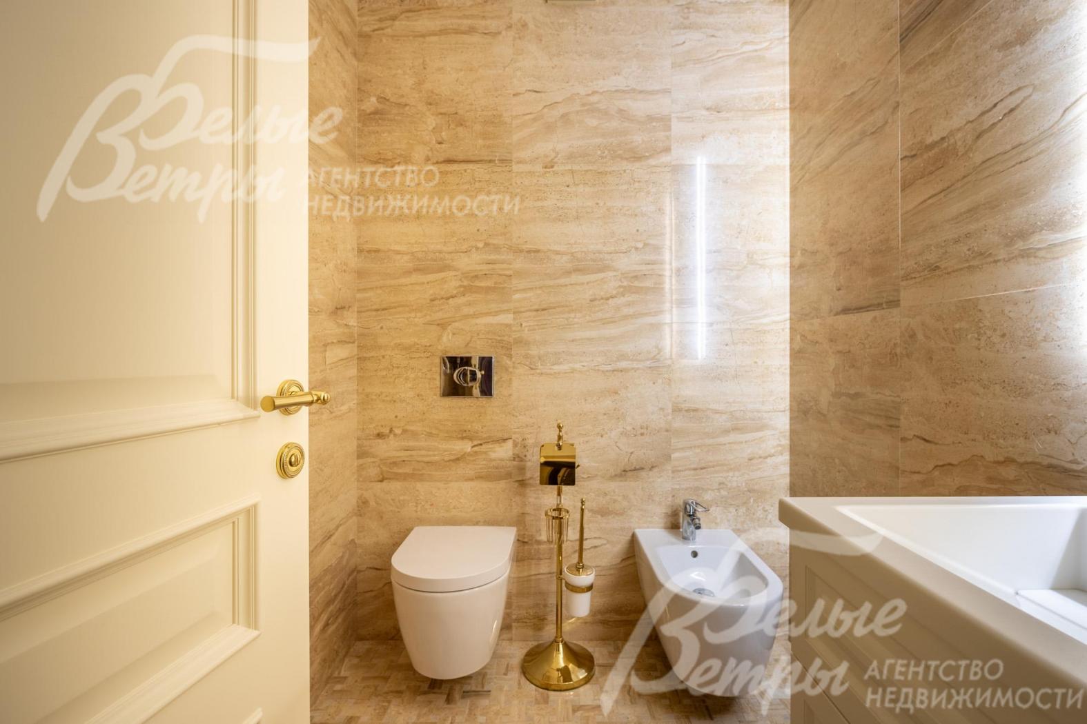 Санузел на первом этаже с биде, во всех санузлах дома - немецкая сантехника Duravit