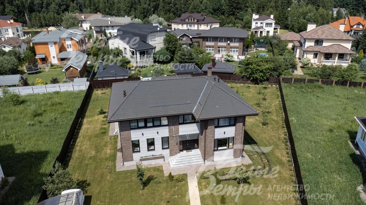 Дом с мебелью на участке площадью 17 соток в коттеджном поселке Новое Глаголево