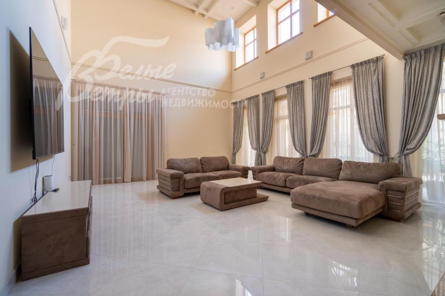 Дом в аренду, 700 м2