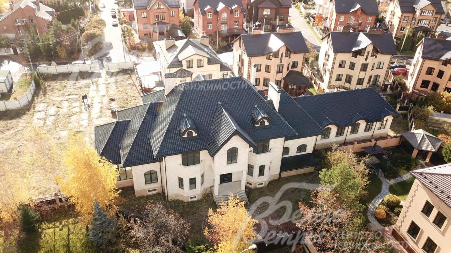 Дом 1240 кв.м. на участке 25 соток в поселке Потапово 