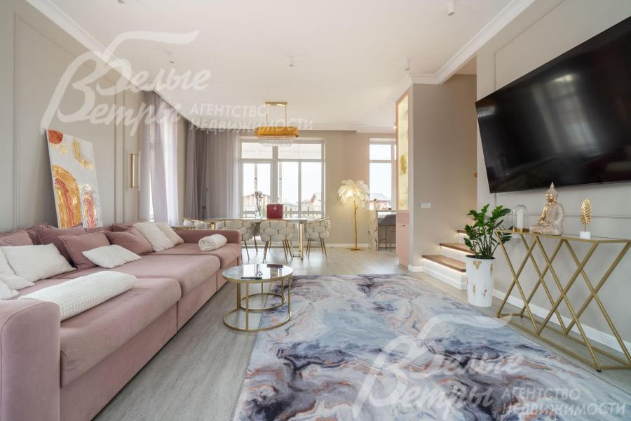 Стильный меблированный таунхаус в коттеджном поселке Марсель 