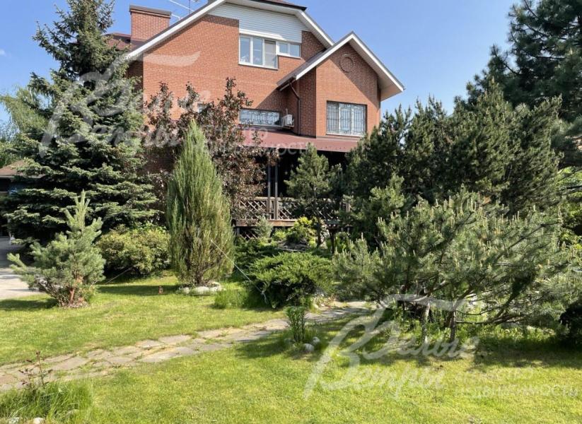 Коттедж в аренду на участке площадью 15 соток в коттеджной застройке Десна