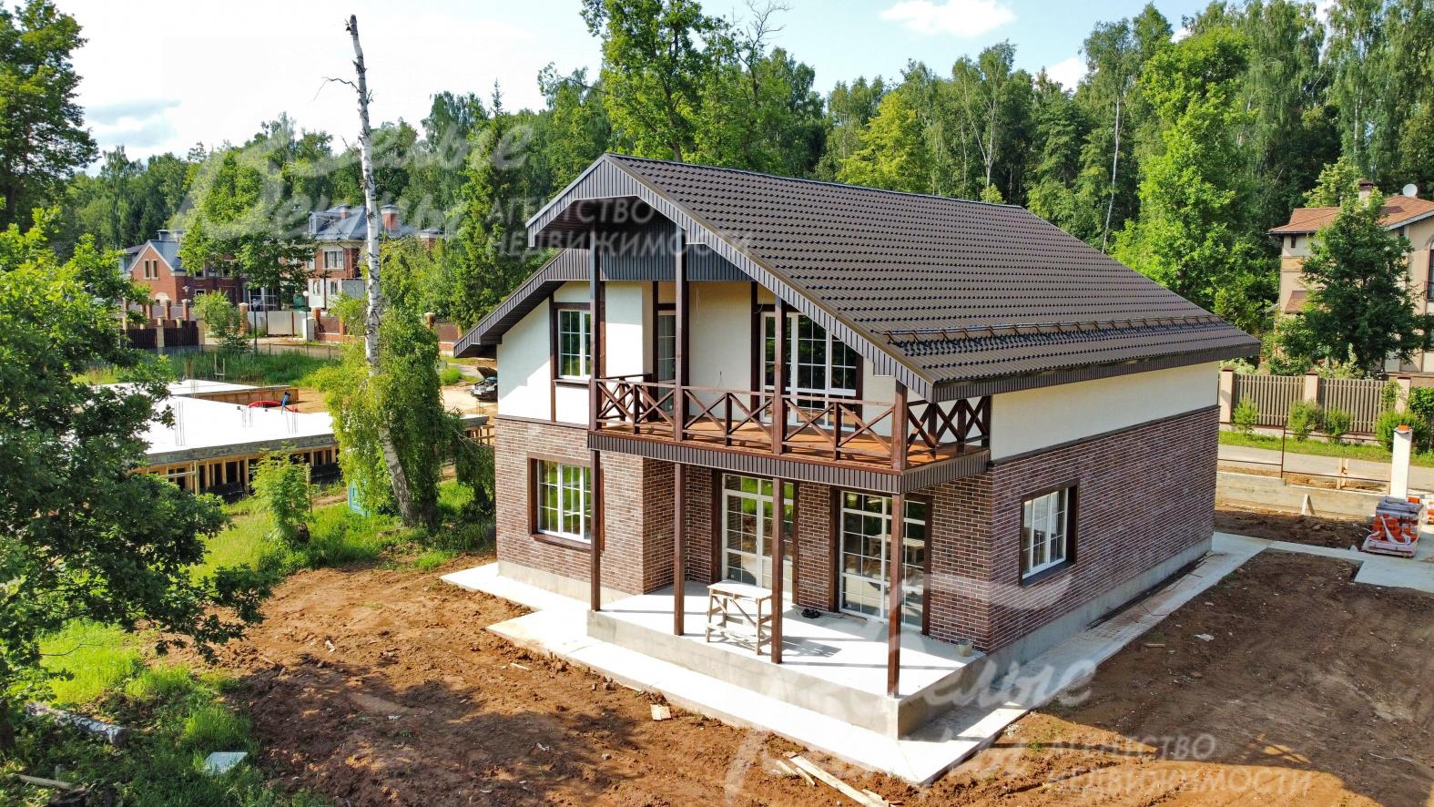 Дом 310 кв.м в поселке Лесное озеро