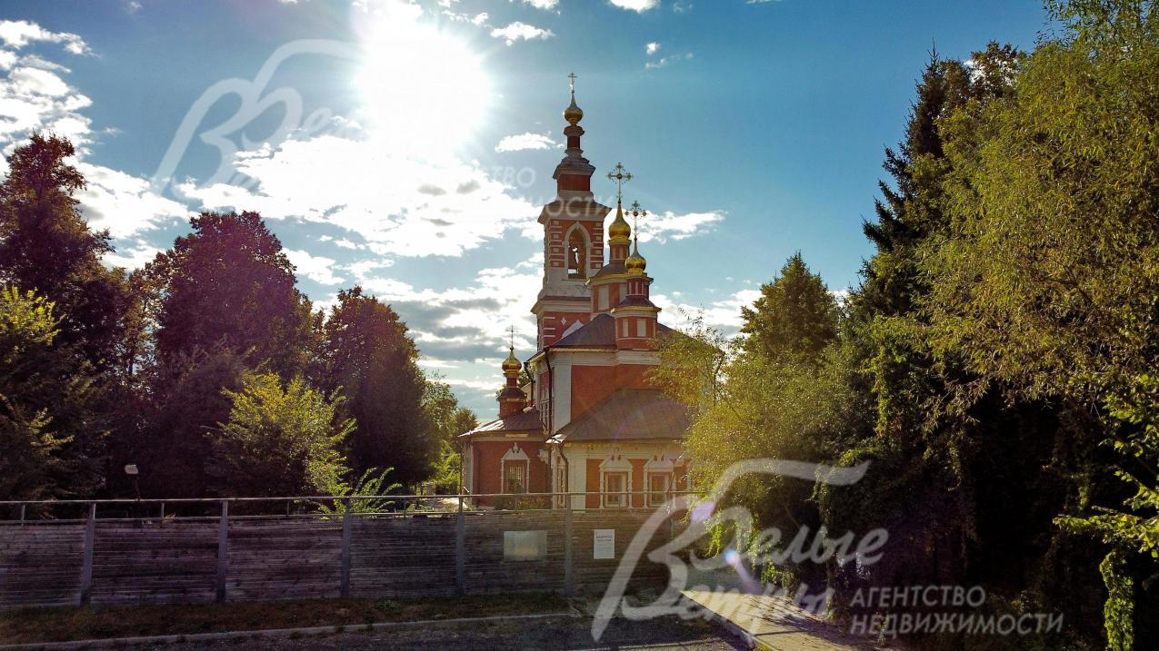 Старинная церковь Рождества Христова (17й век) в Варварино