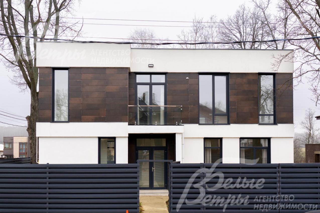 Новый дом в стиле хай-тек — современный проект с выразительной архитектурной концепцией и безупречной планировкой