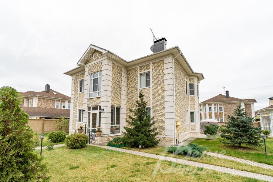 Кирпичный дом под ключ площадью 352 кв.м в обжитом коттеджном поселке Гайд парк