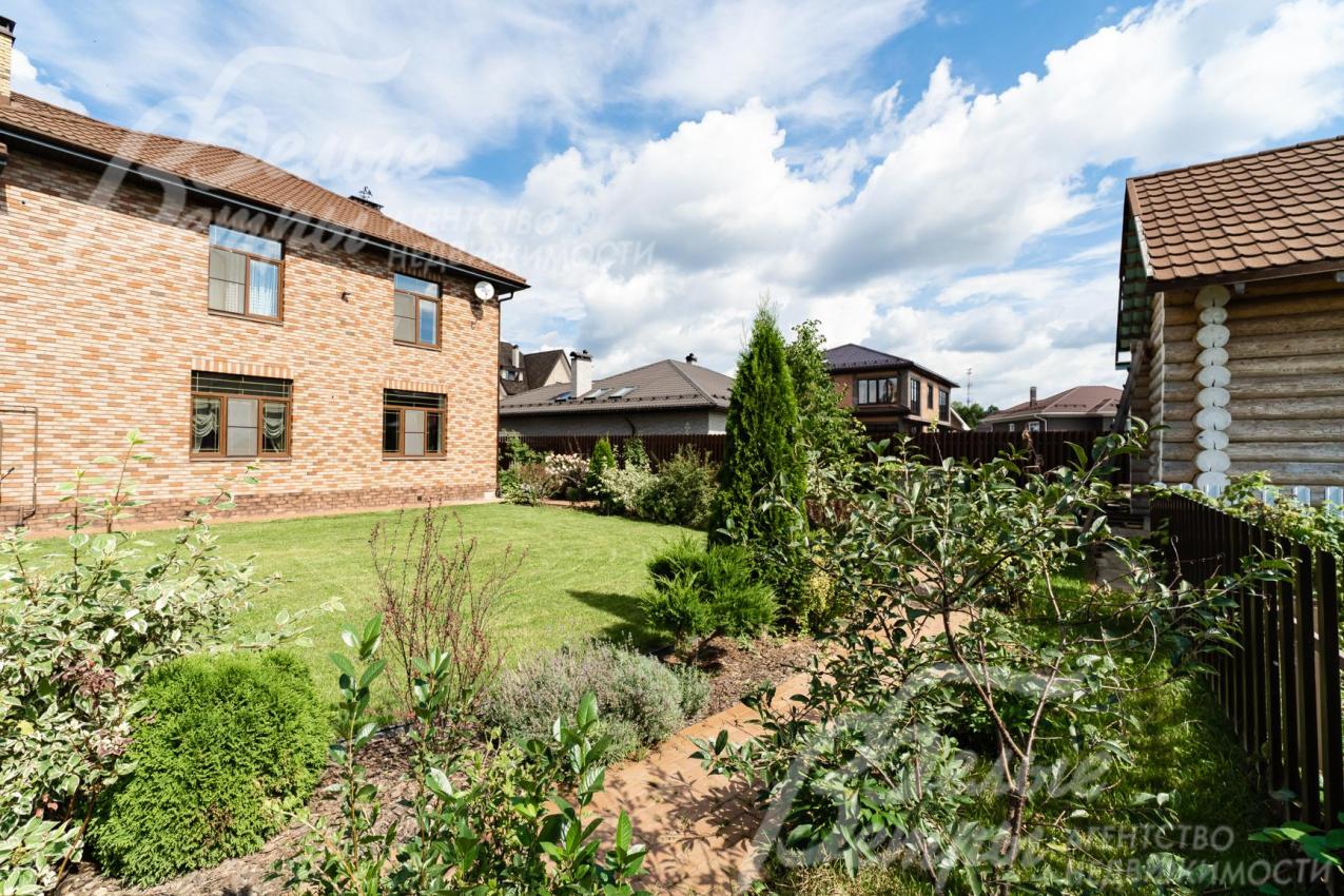 Дом облицован клинкерным кирпичом ручной формовки (Германия)