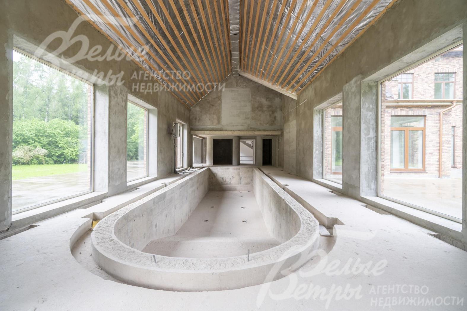 Бассейн переливной, размер 13,5×3,5 м, чаша 47,5 кв.м