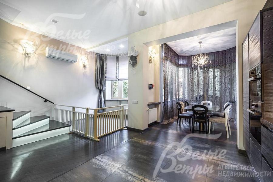 Просторная кухня-столовая