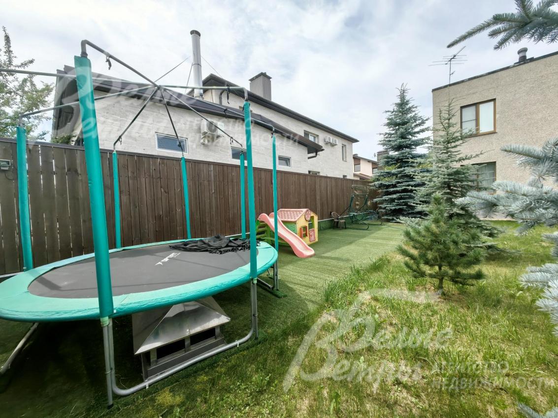 Игровой уголок для детей на участке