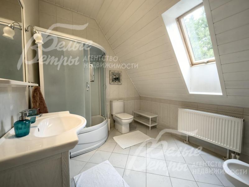 Санузел с душевой в мастер-спальне