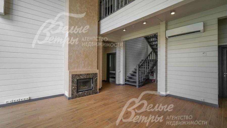 Гостиная с дровяным камином