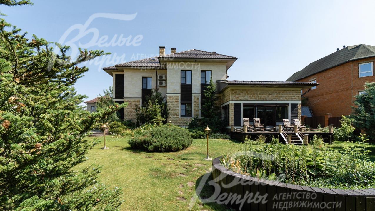 Дом с гаражом и квартирой для персонала в строго охраняемом поселке бизнес класса на участке с ландшафтом