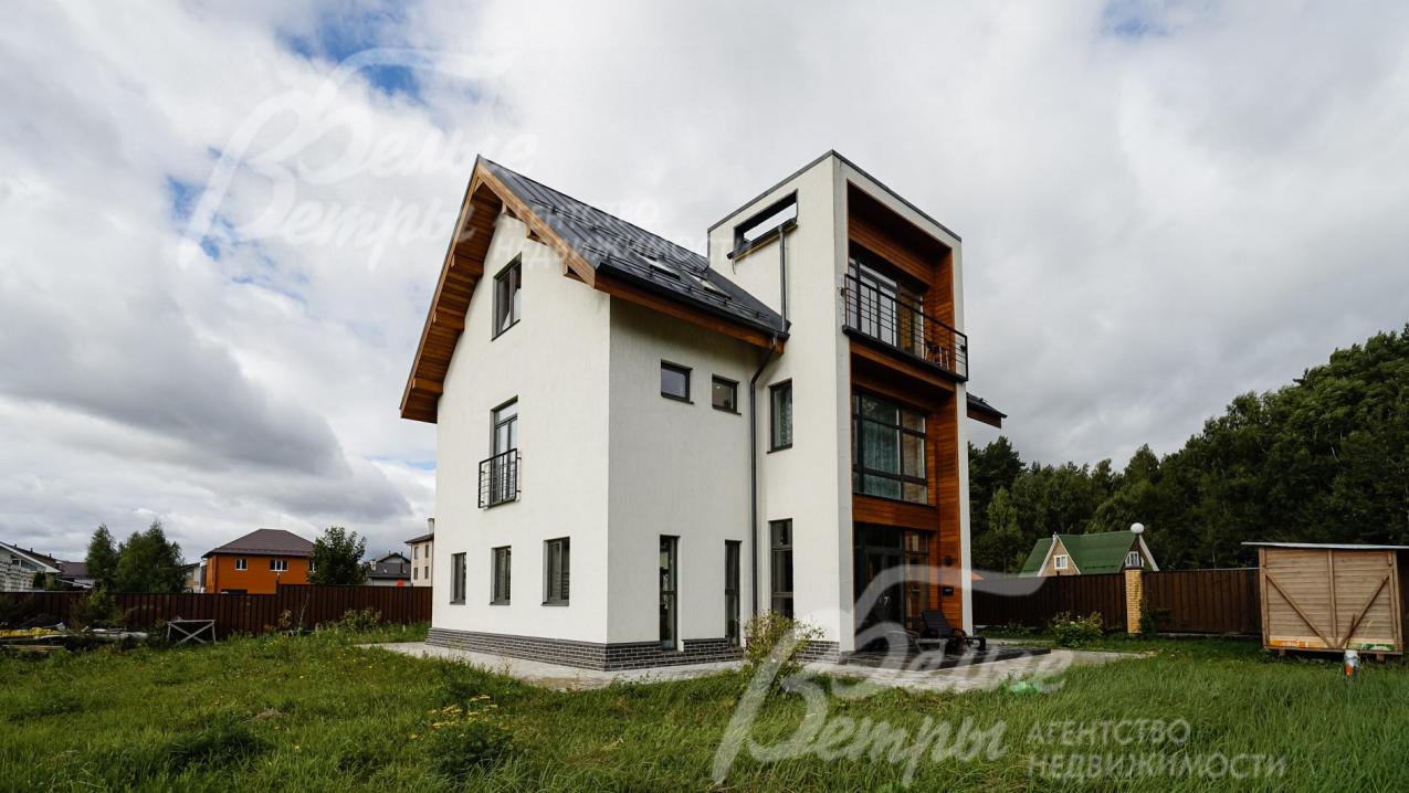 Облицовка стен: силиконовая штукатурка + планкен из лиственницы