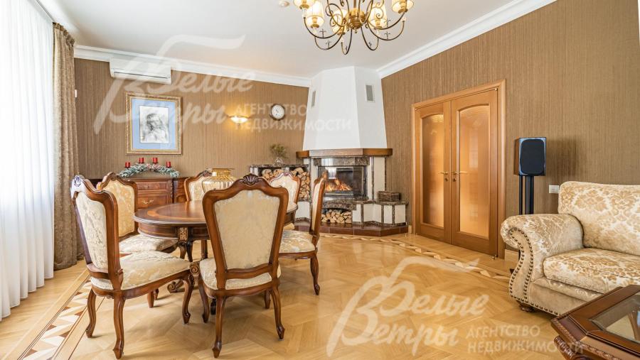 Кирпичный дом 290 кв.м на ухоженном участке с ландшафтом площадью 15 соток в охраняемом коттеджном поселке Ново-Троицкое-1