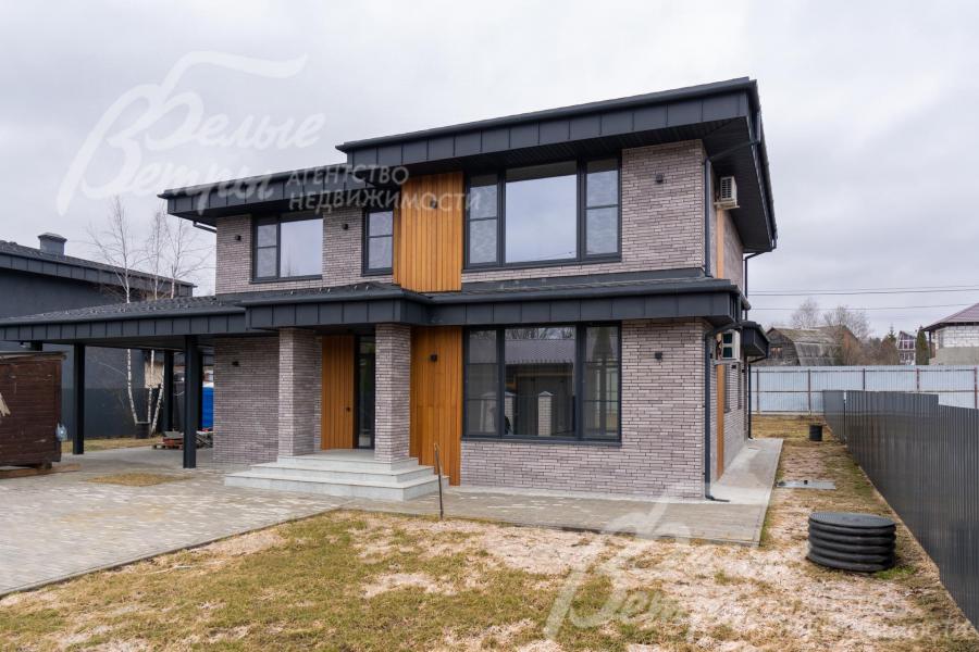 Дома в коттеджном поселке Две Поляны