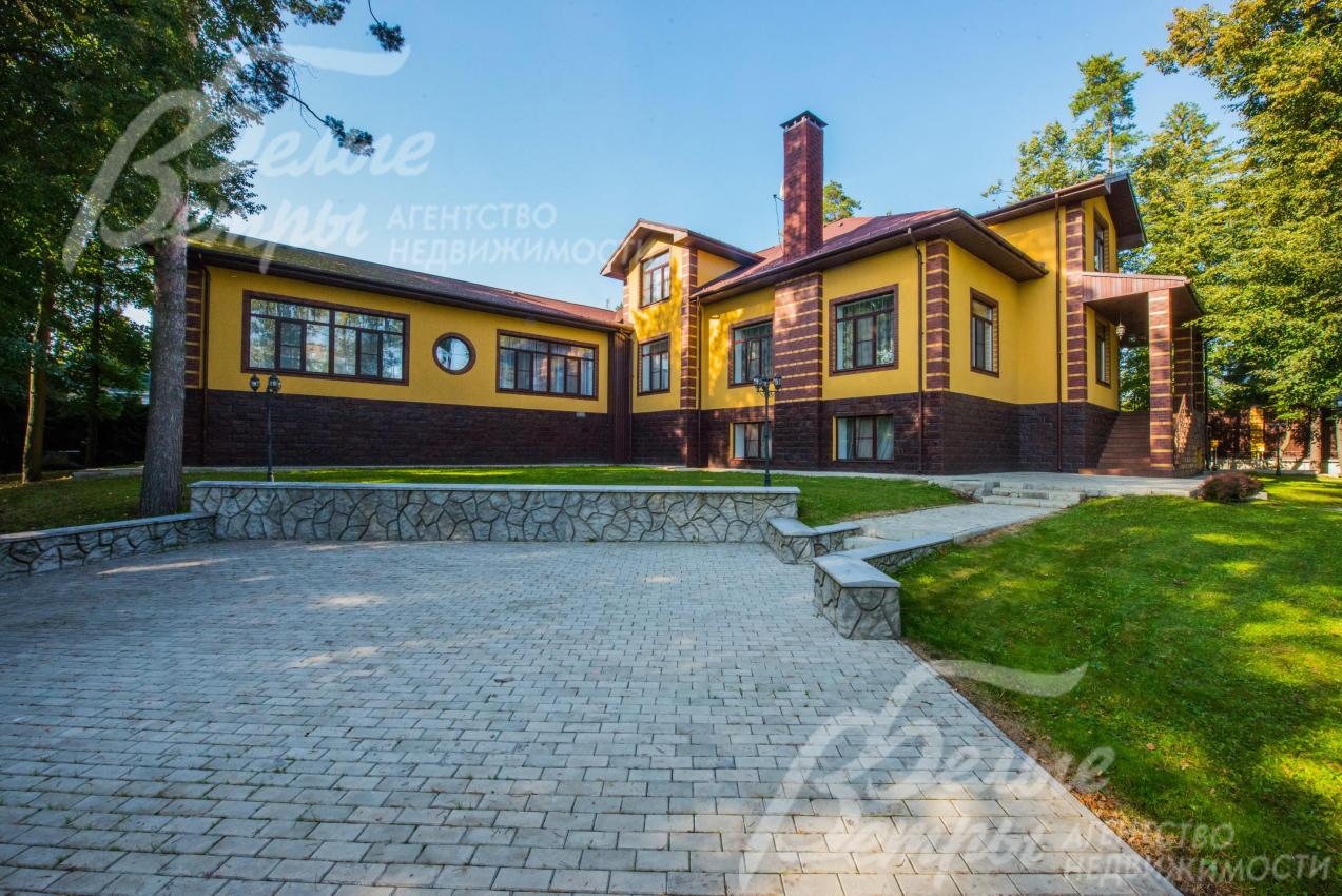 Премиальный дом в аренду на лесном участке