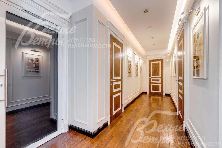 Холл 2-го этажа