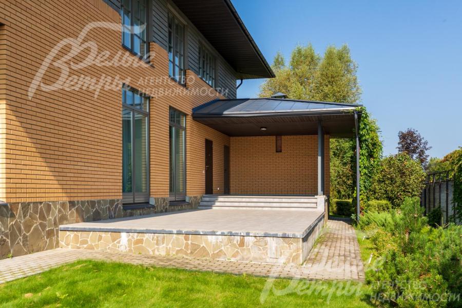 Часть террасы крытая, часть - открытая