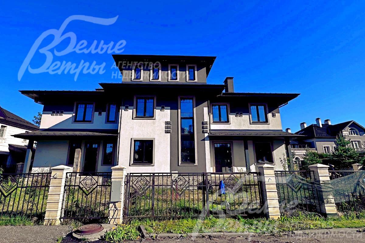 Новый дом площадью 620 кв.м в обжитом коттеджном поселке Крекшино