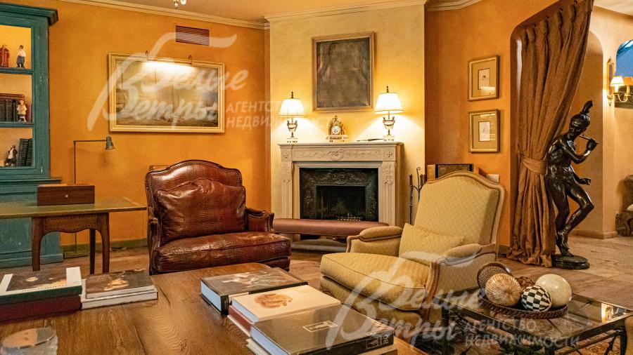 Резиденция класса люкс с антикварной мебелью 896 кв.м на участке 25 соток в поселке Богородское
