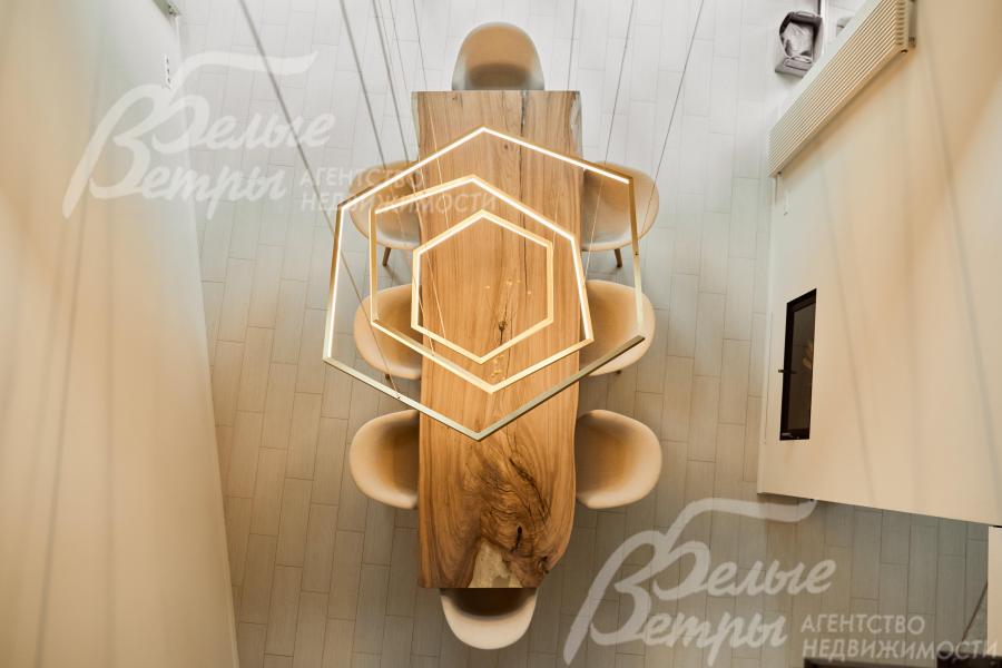 Эксклюзивная hi-tech люстра 9 метров высотой, созданная по эксклюзивному дизайну