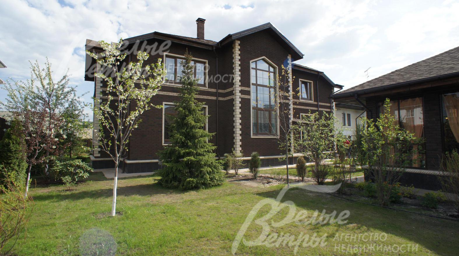 Фасад здания облицован бельгийским клинкером