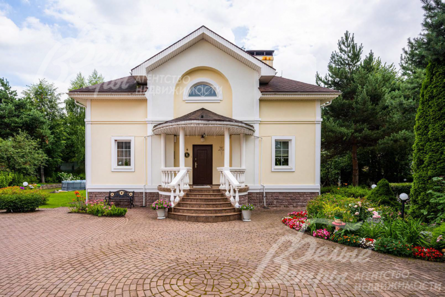 Дом под ключ меблированный площадью 425 кв.м в обжитом коттеджном поселке Летово-2 