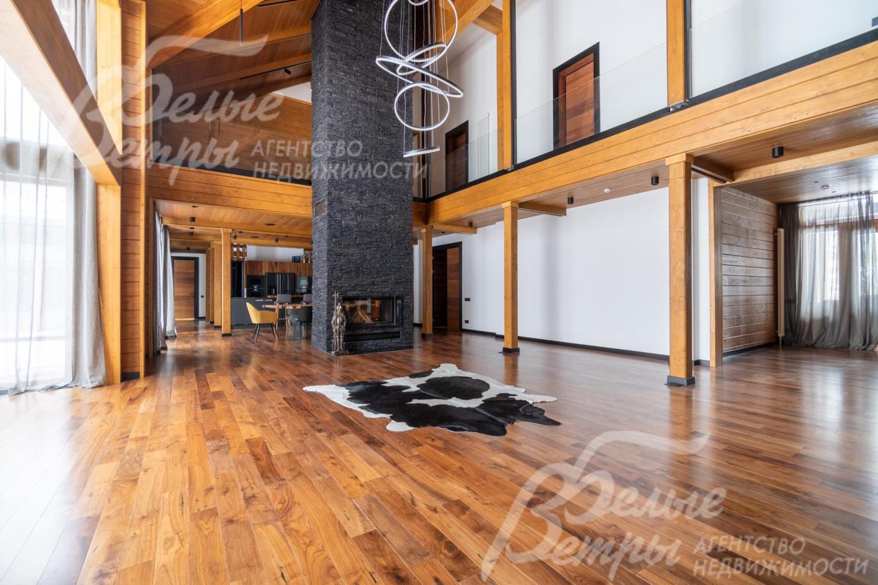 Новый меблированный дом из клеёного бруса, построенный и оформленный в духе современной архитектуры