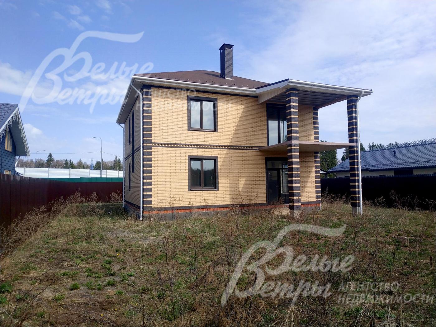 Дом стоит на компактном участке, освобождённом от деревьев