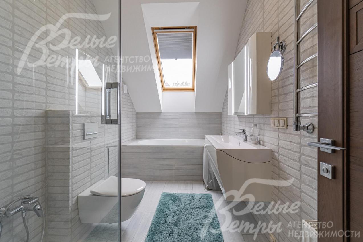 Санузел с душевой на втором этаже