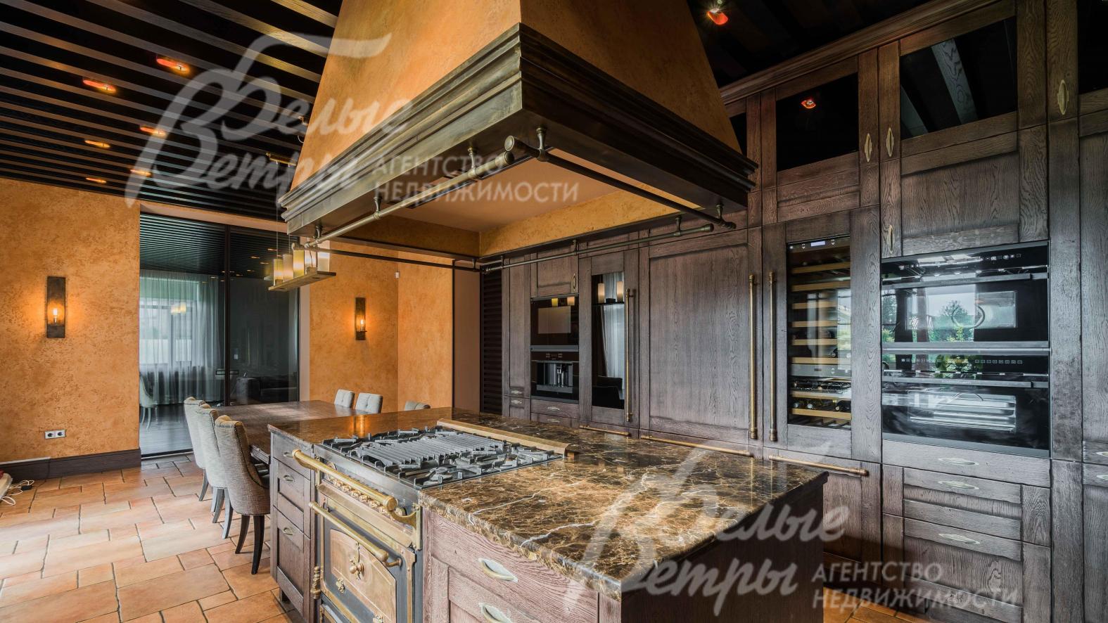 Кухня с островом Eggersmann (Германия), фасады из массива дуба