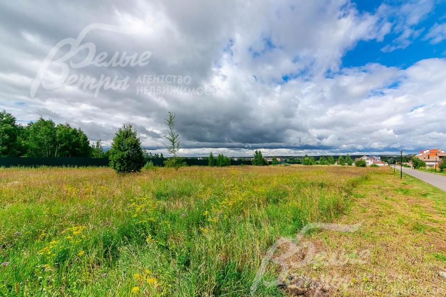 Живописный земельный участок в элитном коттеджном посёлке без подряда на строительство