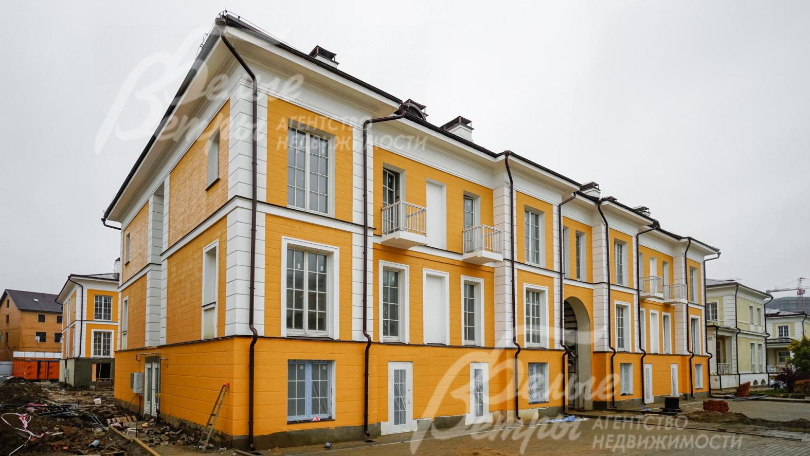 таунхаус 3 уровня. 4 спальни, 3 санузла, гардеробная