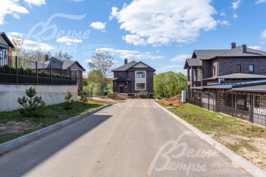 Дом 3 уровня с гаражом на 2 авто