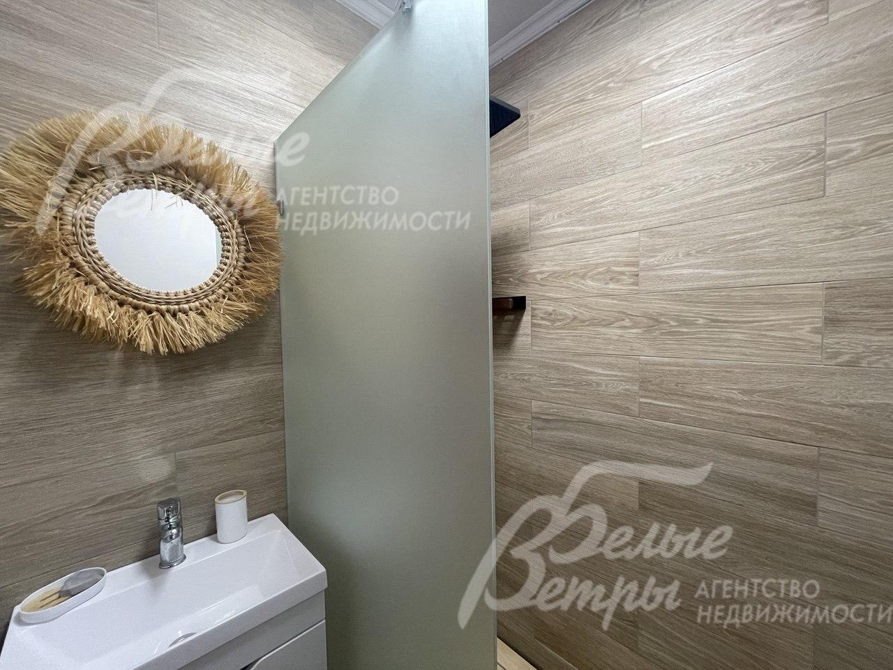 Санузел с душевой на 1-ом этаже