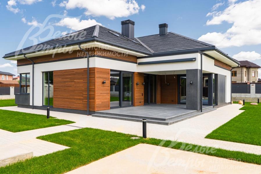 Новый загородный коттедж 360 кв.м в охраняемом поселке Усадьба Жодочи